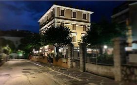 Hotel Iris Crillon